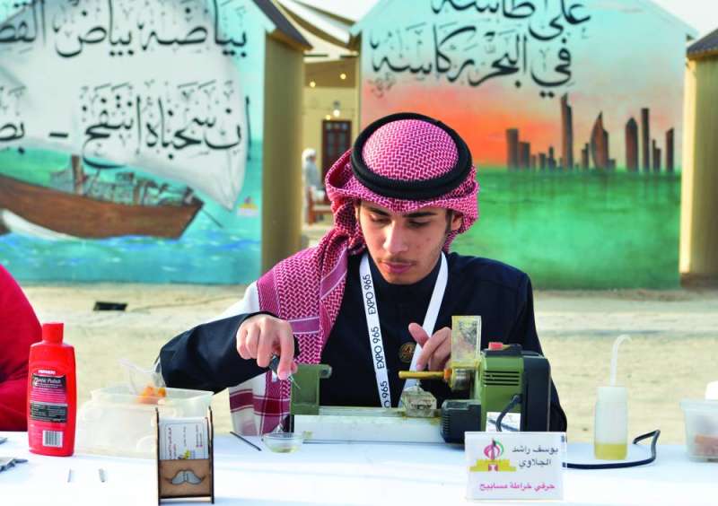 


يوسف الجلاوي... حرفي في خراطة المسابيح 