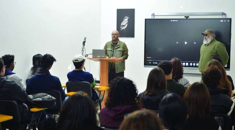 


الزيدان يحاضر في محمية الجهراء 		
(تصوير سعود سالم) 