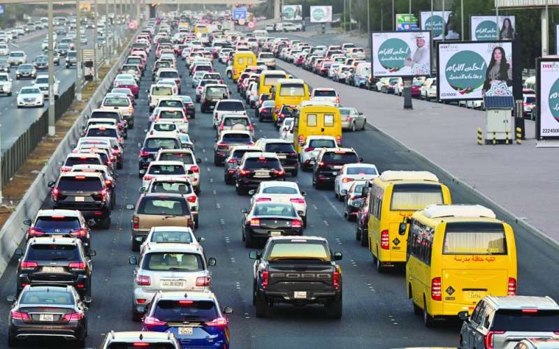 باصات المدارس تعود إلى الطرق (تصوير أسعد عبدالله)