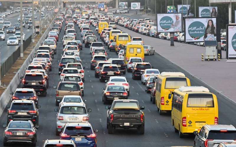 الباصات تعود لنقل الطلبة     (تصوير أسعد عبدالله)