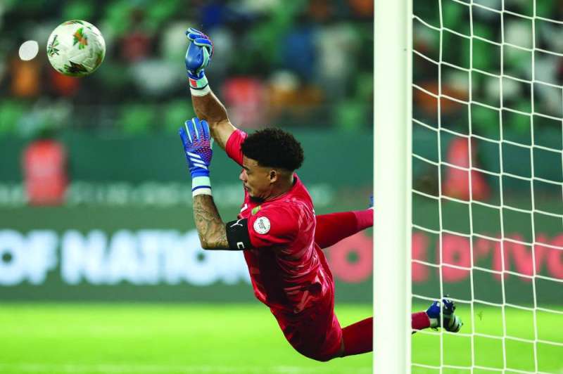 


رونوين وليامس يتصدى لركلة ترجيح أمام الرأس الأخضر	(أ ف ب) 