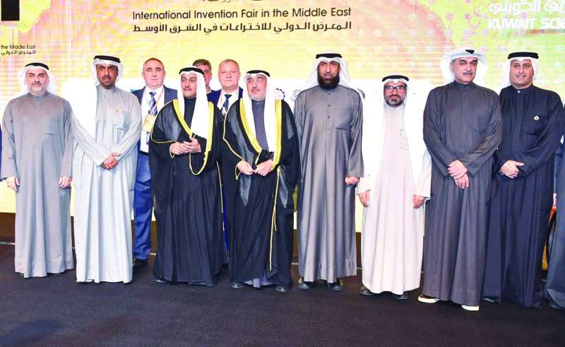 العدواني والخرافي يتوسطان عدداً من الحضور