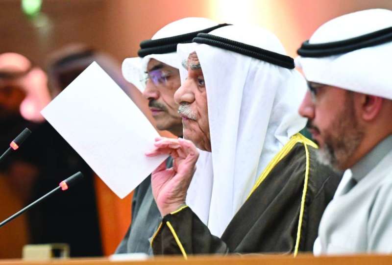 السعدون مترئساً الجلسة أمس 	 (تصوير أسعد عبدالله) 