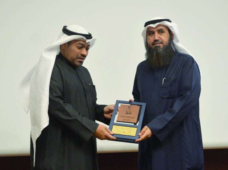 الهزاع مكرماً العتل