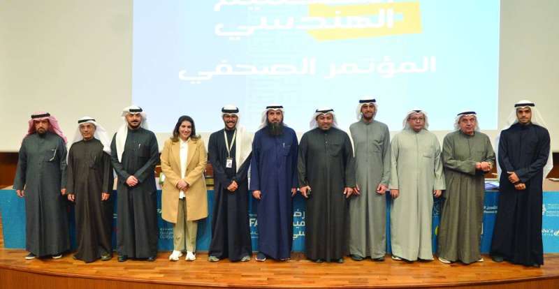 عدد من المشاركين في لقطة جماعية