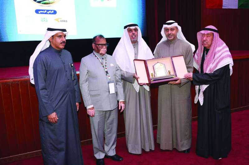 تكريم صندوق التنمية أحد رعاة المؤتمر 