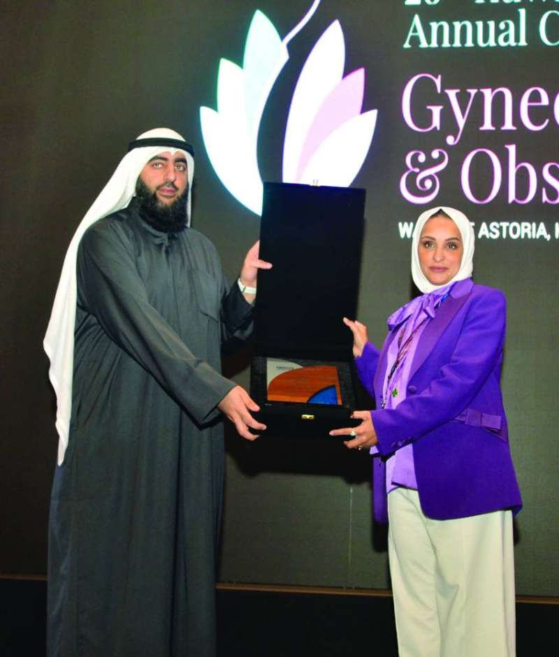 حنان الحسيني تكرم هشام كلندر 