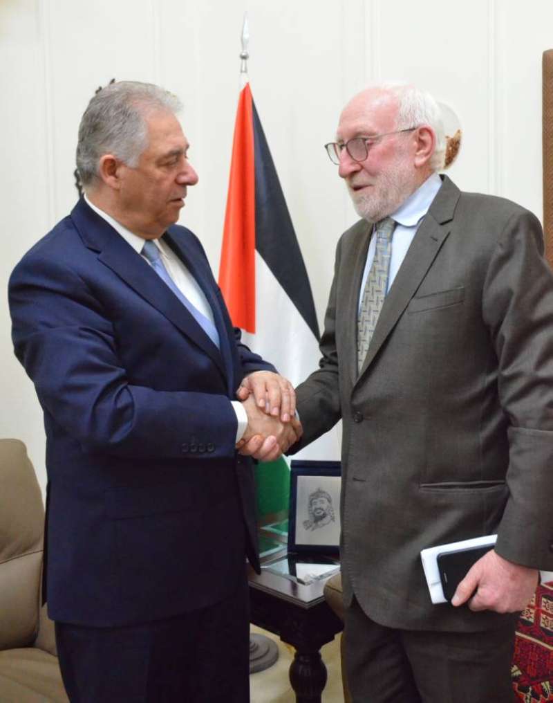 السفير الفلسطيني مُرحباً بالزميل وسام أبوحرفوش 