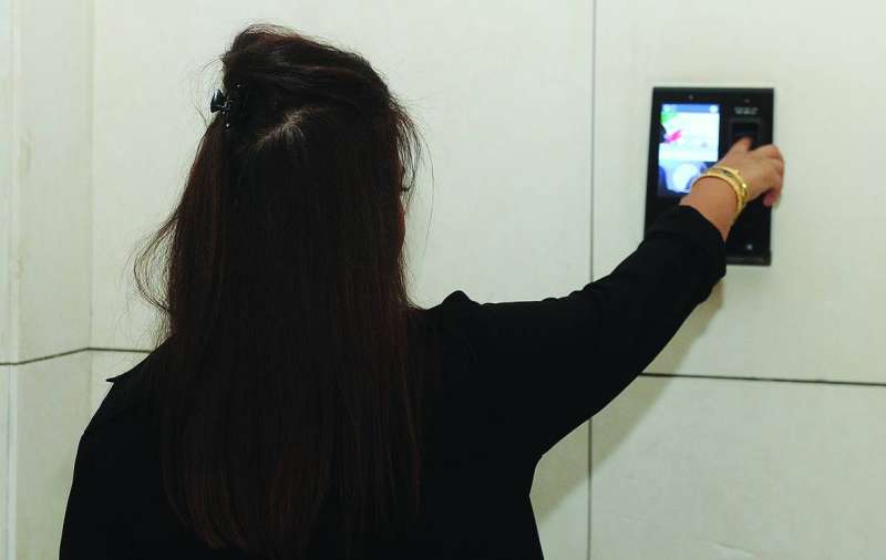 


كيف سيمضي اليوم الأول للبصمة في المدارس؟ 