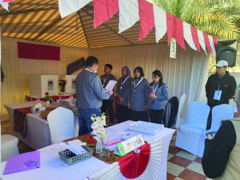 المتطوّعون يؤدّون القسم