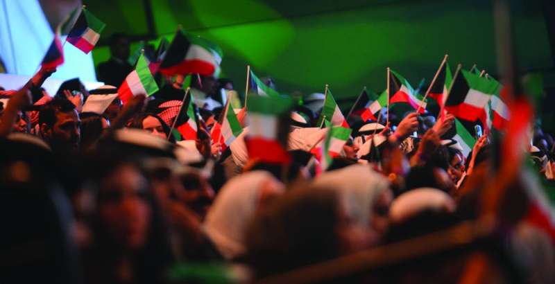 


أعلام الكويت ترفرف في «أرينا 360 مول»  	 (تصوير سعود سالم) 