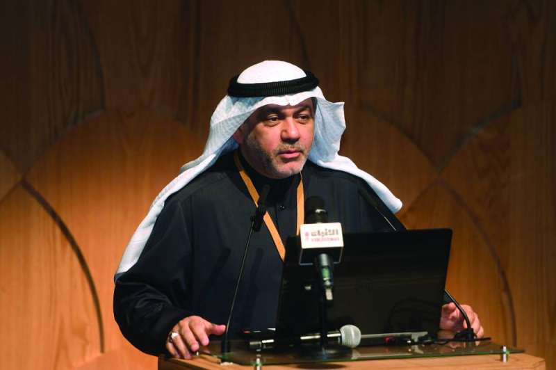 حسن كمال متحدثاً خلال الورشة 