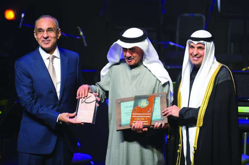 


تكريم شخصية المهرجان خليفة الوقيان 