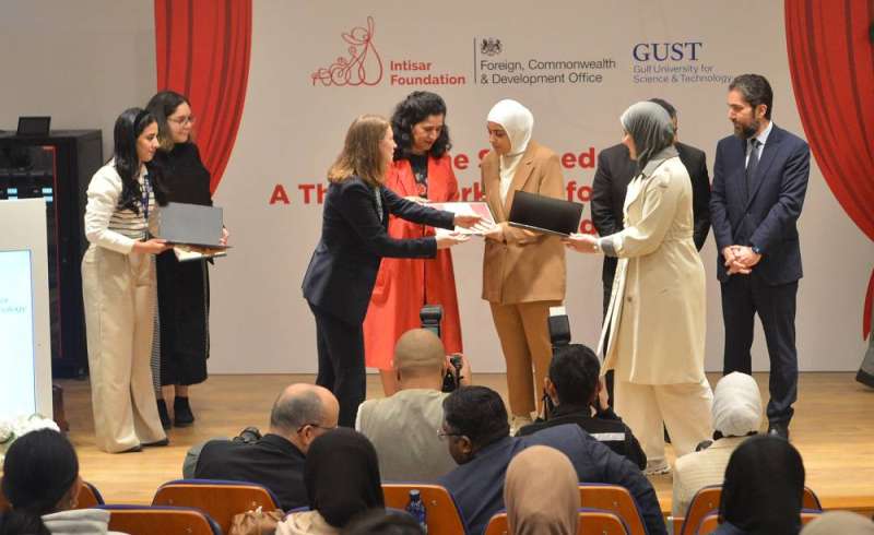 جانب من تكريم المتخرجات 