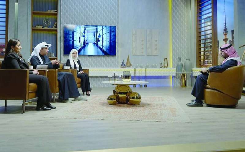 


الزميل بوفتين مستقبلاً بوشهري وبوزبر والحماد في الحلقة 