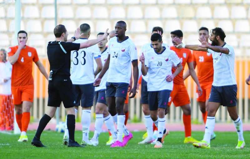 لاعبو خيطان واحتجاج على قرارات الحكم