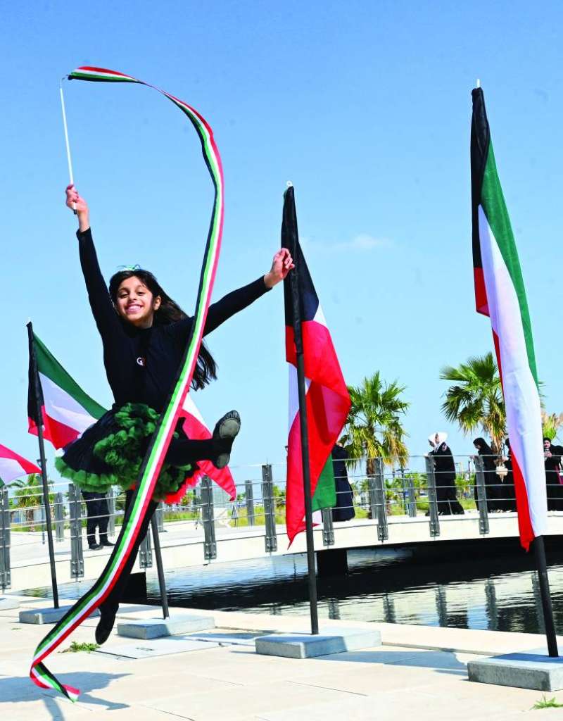 زهرة كويتية تشارك في الاحتفالات بالجامعة	(تصوير نايف العقلة) 