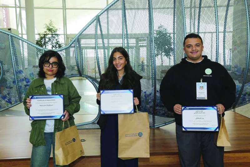 


الفائزون الثلاثة 