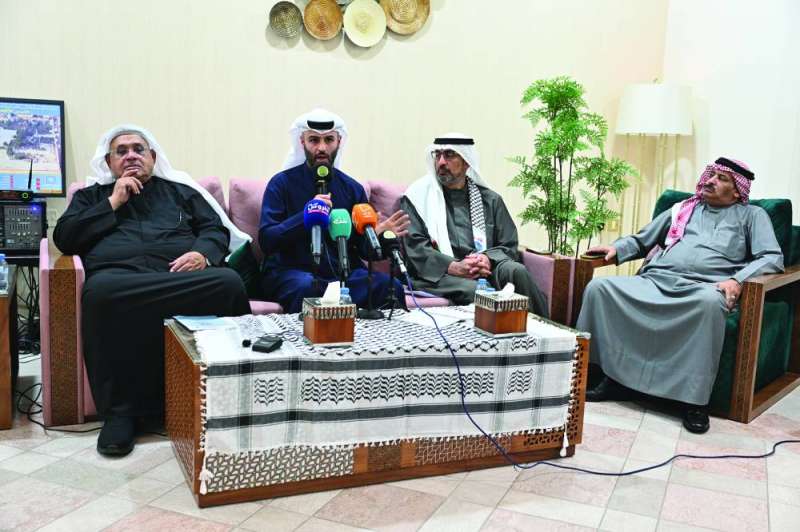 


المتحدثون في الندوة 	 (تصوير أسعد عبدالله) 