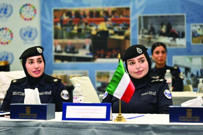 ضابطات خلال مشاركتهن في الدورة 