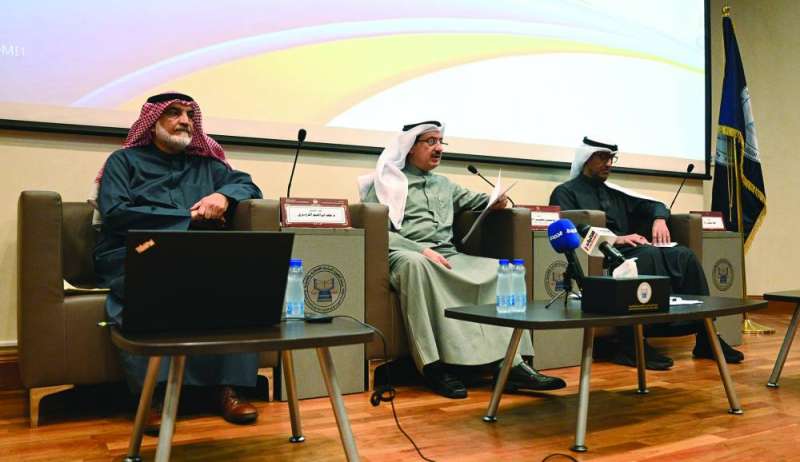 المتحدثون في الندوة	 (تصوير نايف العقلة) 