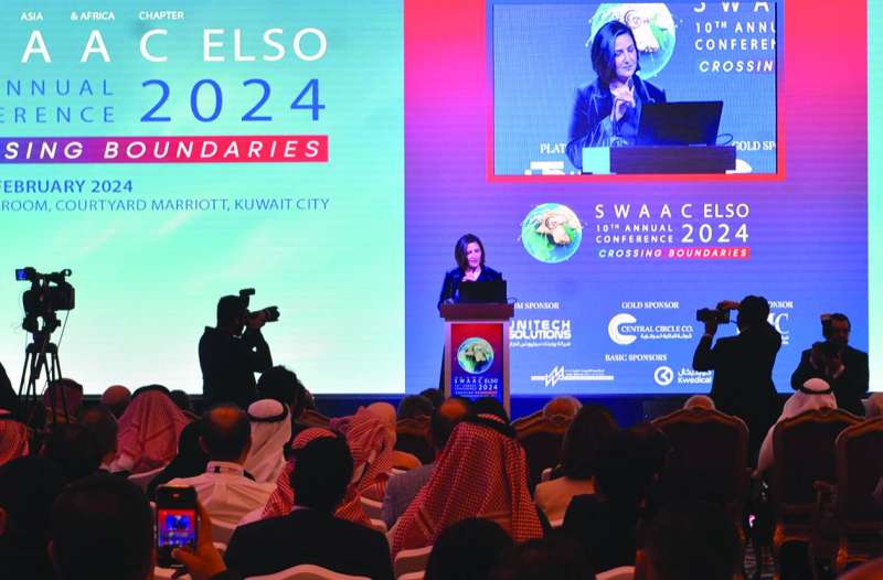 الفودري متحدثة خلال المؤتمر 