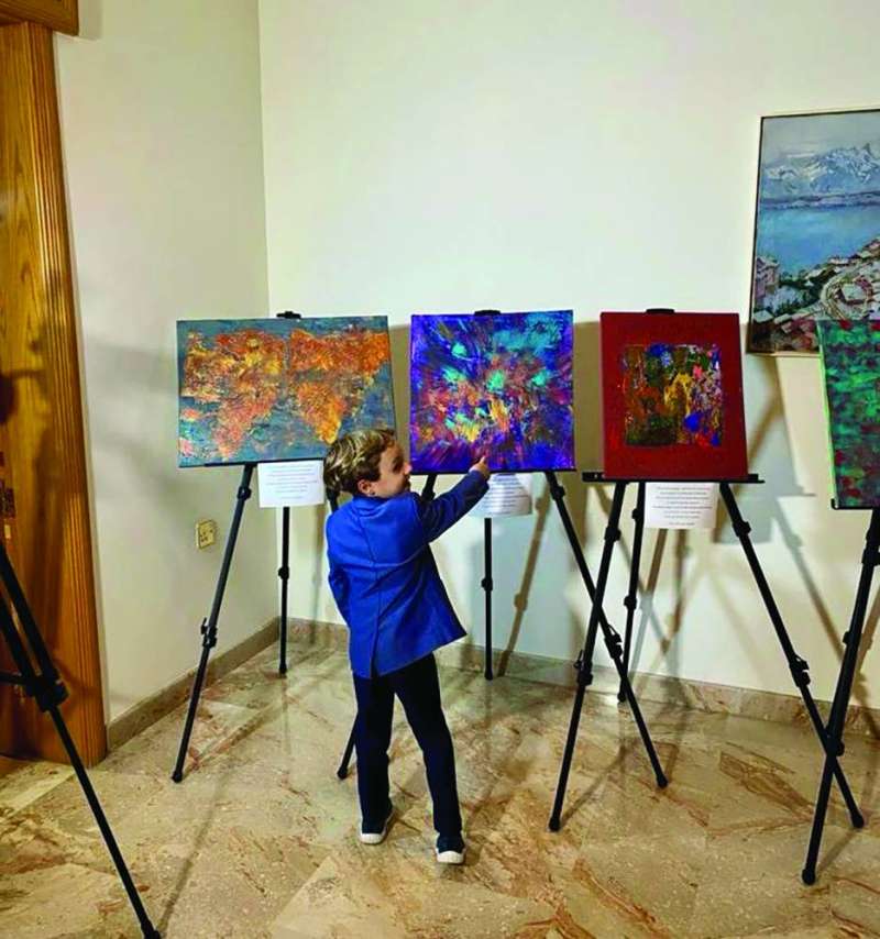 ليوناردو يرسم لوحاته 