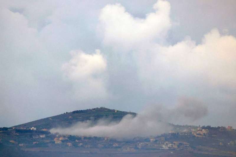 دخان قصف إسرائيلي يتصاعد فوق قرية العديسة جنوب لبنان (أ ف ب) 