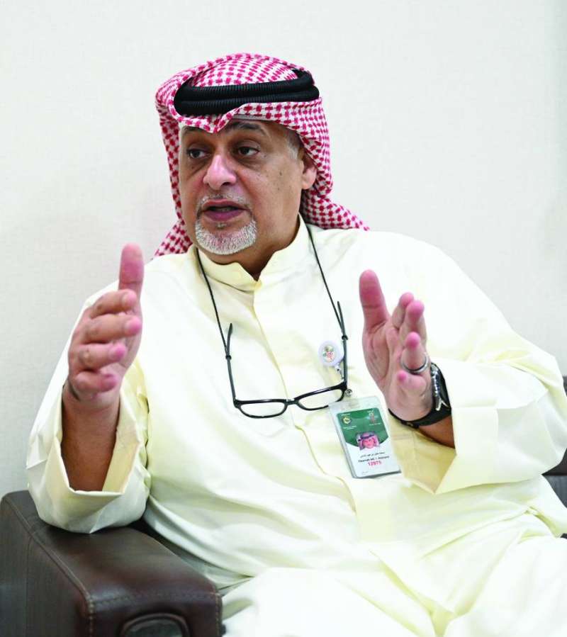 


أسامة الشامي متحدثاً خلال لقائه مع «الراي» 	(تصوير نايف العقلة) 