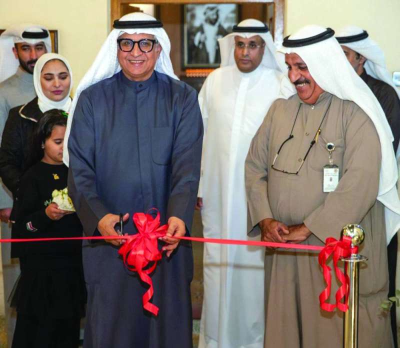 


العوفان يقص شريط افتتاح جناح مكتب الشهيد 