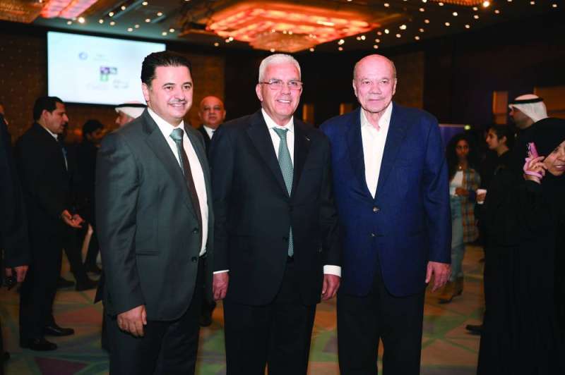 
فيصل الفايز مع سفيري فلسطين والأردن 