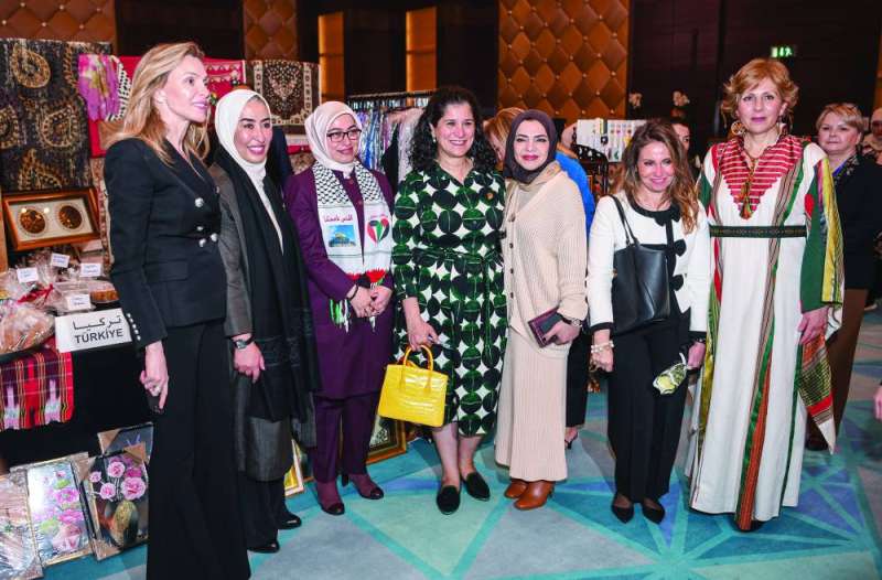 انتصار العلي مع السفيرة التركية وريما الصباح وعدد من المشاركات 