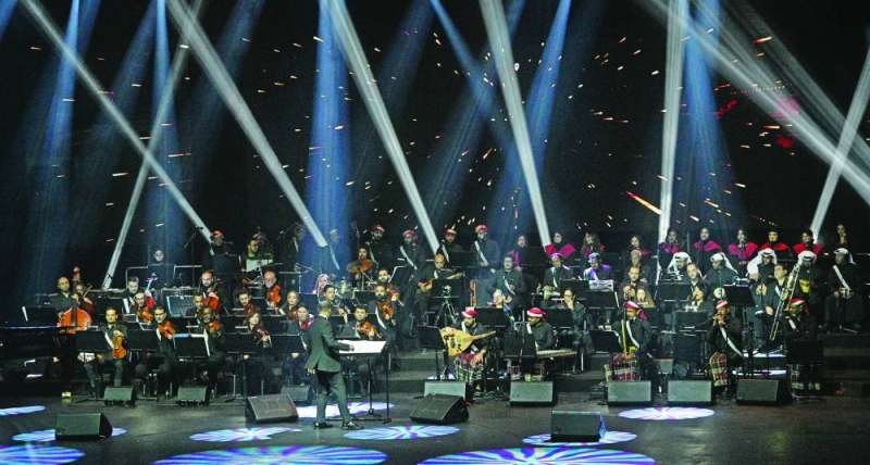 المايسترو محمد القحوم يقود فرقته الموسيقية