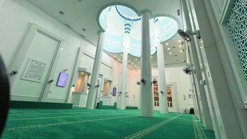 


المسجد من الداخل 