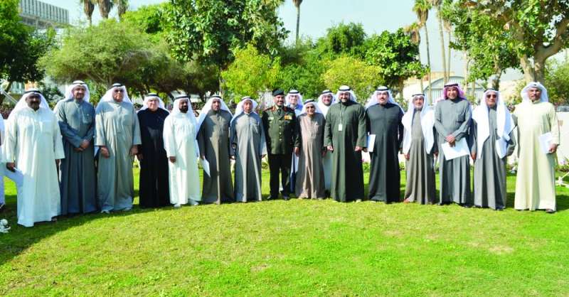 وكيل الدفاع متوسطاً قياديي قطاع المنشآت والمكرمين من المؤسسين