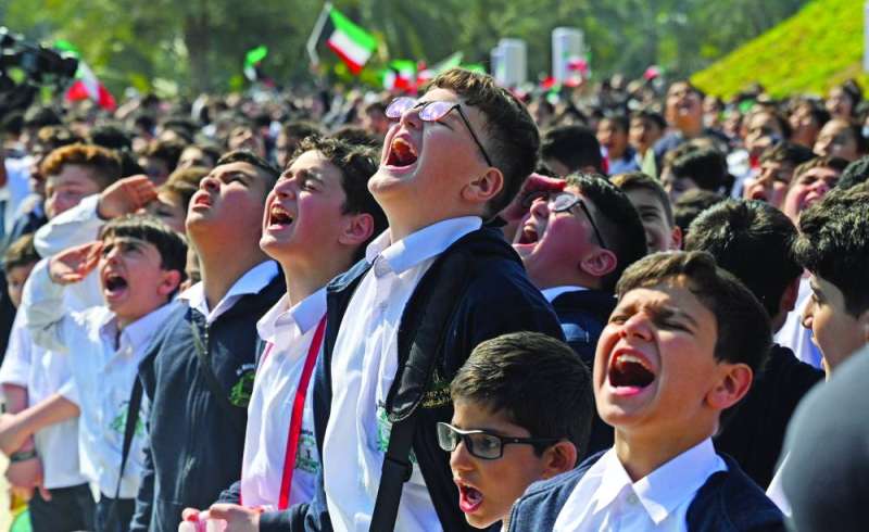 طلبة المدارس يصدحون بالنشيد الوطني