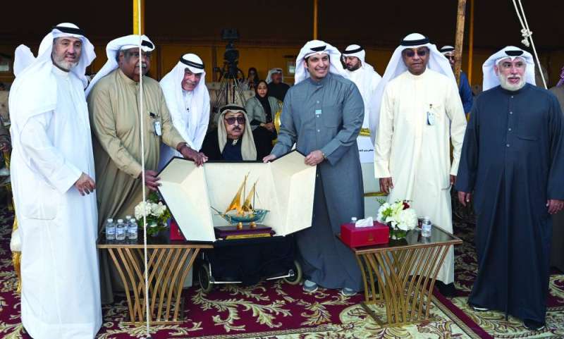 


رئيس وأعضاء «جمعية الفنانين» يكرّمون وزير الإعلام 