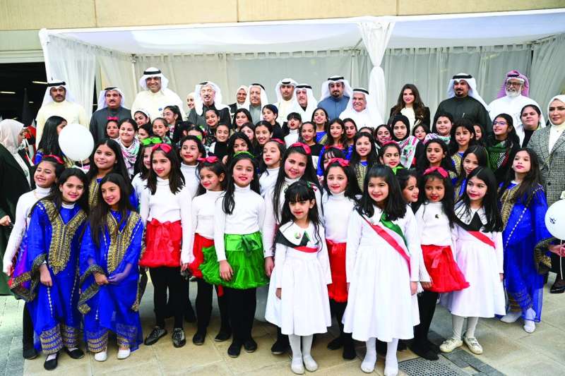 


 لقطة جماعية مع الأطفال القُصّر 