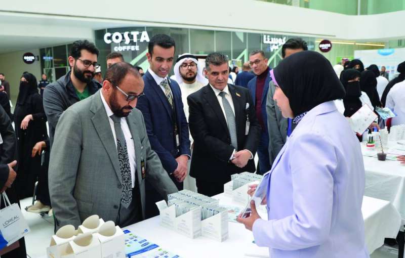 


العتيبي وخاجة والدعيج خلال الاطلاع على أحدث العلاجات 