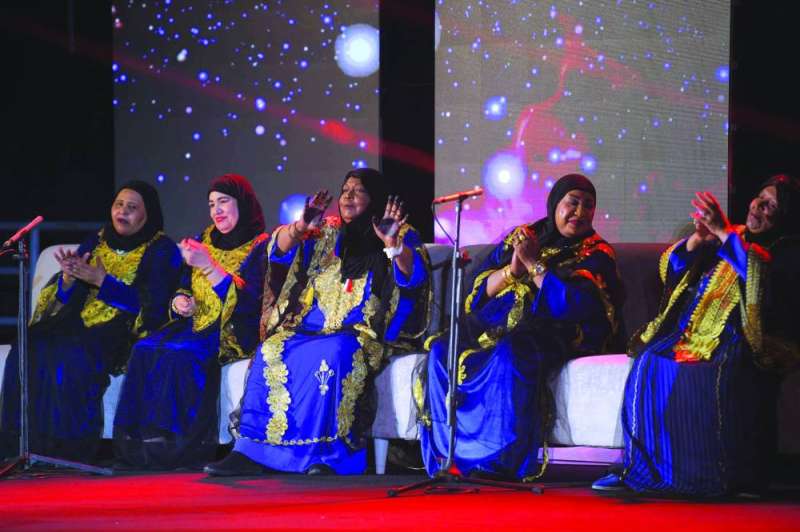 مشاركة نسائية للفنون الشعبية