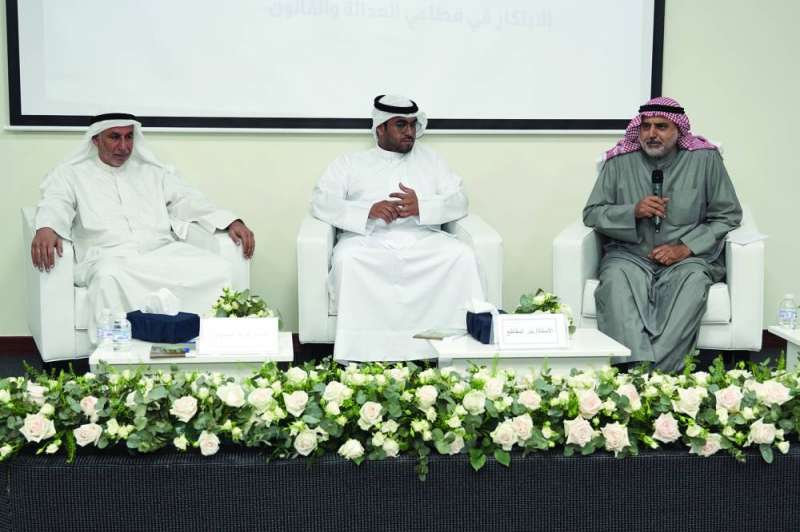 


عادل الصبيح يتحدث في إحدى الجلسات 