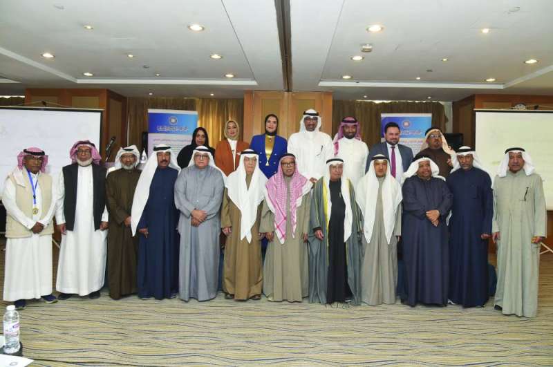 لقطة جماعية لممثلي الجمعية والمنتدى 