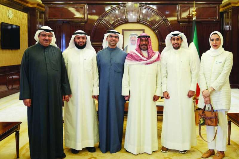 


 رئيس الوزراء ووفد جمعية أعضاء هيئة التدريس في جامعة الكويت 