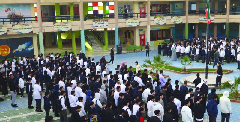 الطلبة يعودون لمدارسهم اليوم بعد عطلة الأعياد الوطنية