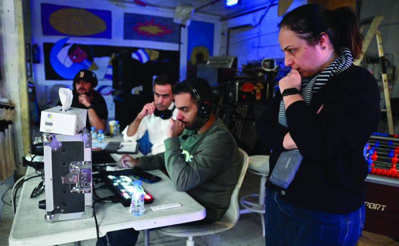 


عبدالله القلاف خلف «المونيتور» وإلى جانبه ماريان براضعي وحسين باقر 