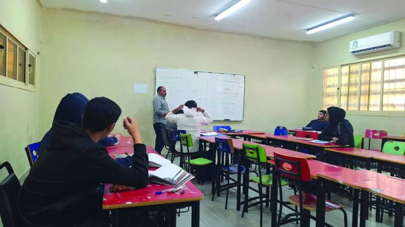 


... وأخرى لم يتجاوز طلابها أصابع اليد 