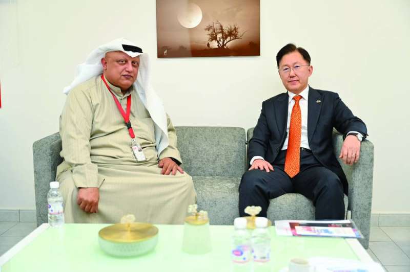 السفير بيونغ ها والزميل خالد الشرقاوي 