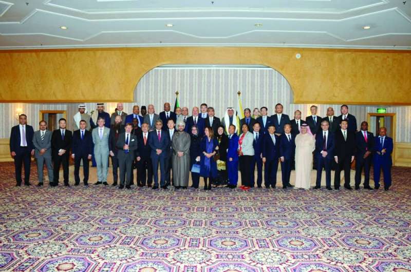 صورة جماعية للسفراء الحضور