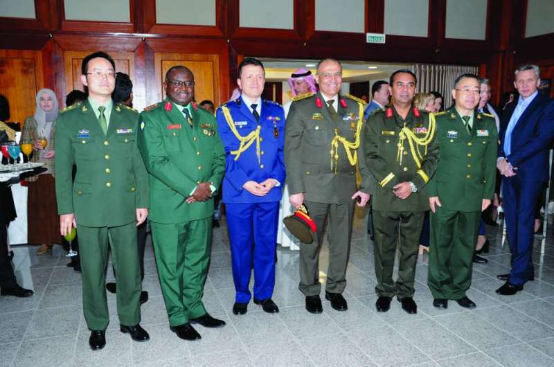 عدد من الملحقين العسكريين في الحفل 