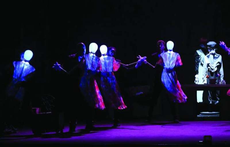 


من العرض المسرحي 